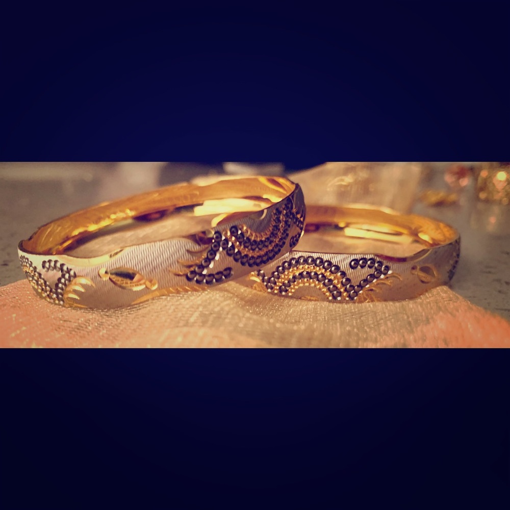 Very Elegant Unique Gold Bengals!